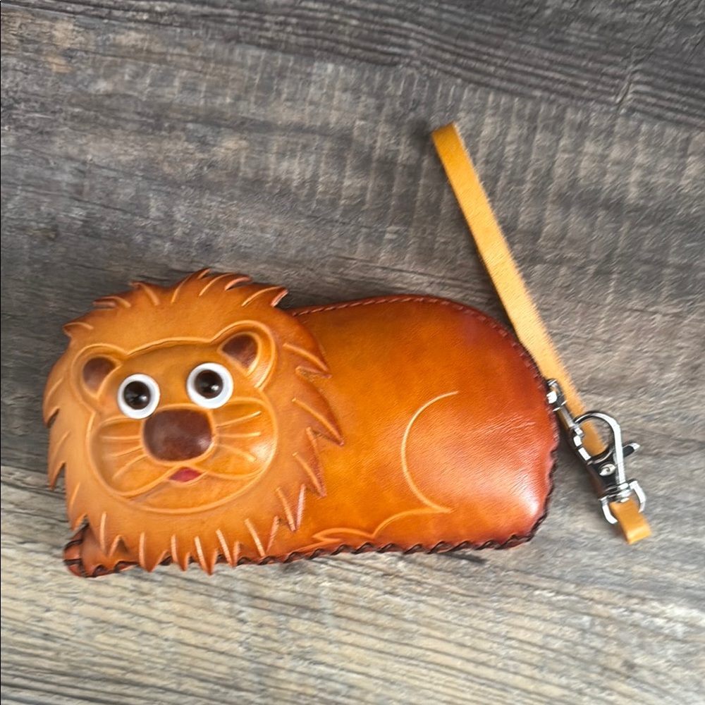 Lion-Shaped Kids Leather Wristlet